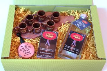 Fischergeist 56% 0,5 l + 6 Krüge + Tablett+ Pfännchen + Streichhölzer im Geschenkkarton grün