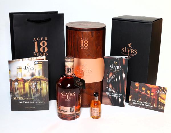 SLYRS SINGLE MALT WHISKY AGED 18 YEARS 0,7 Liter + 0,05 Liter im Holzblock --limitiert auf 804 Flaschen--
