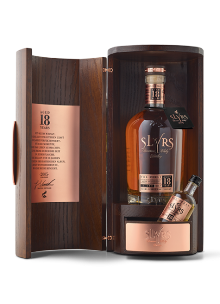 SLYRS SINGLE MALT WHISKY AGED 18 YEARS 0,7 Liter + 0,05 Liter im Holzblock --limitiert auf 804 Flaschen--